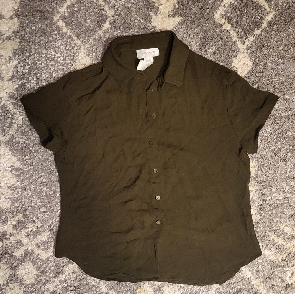 Jones New York Short Sleeve Button-Down Shirt in Olive